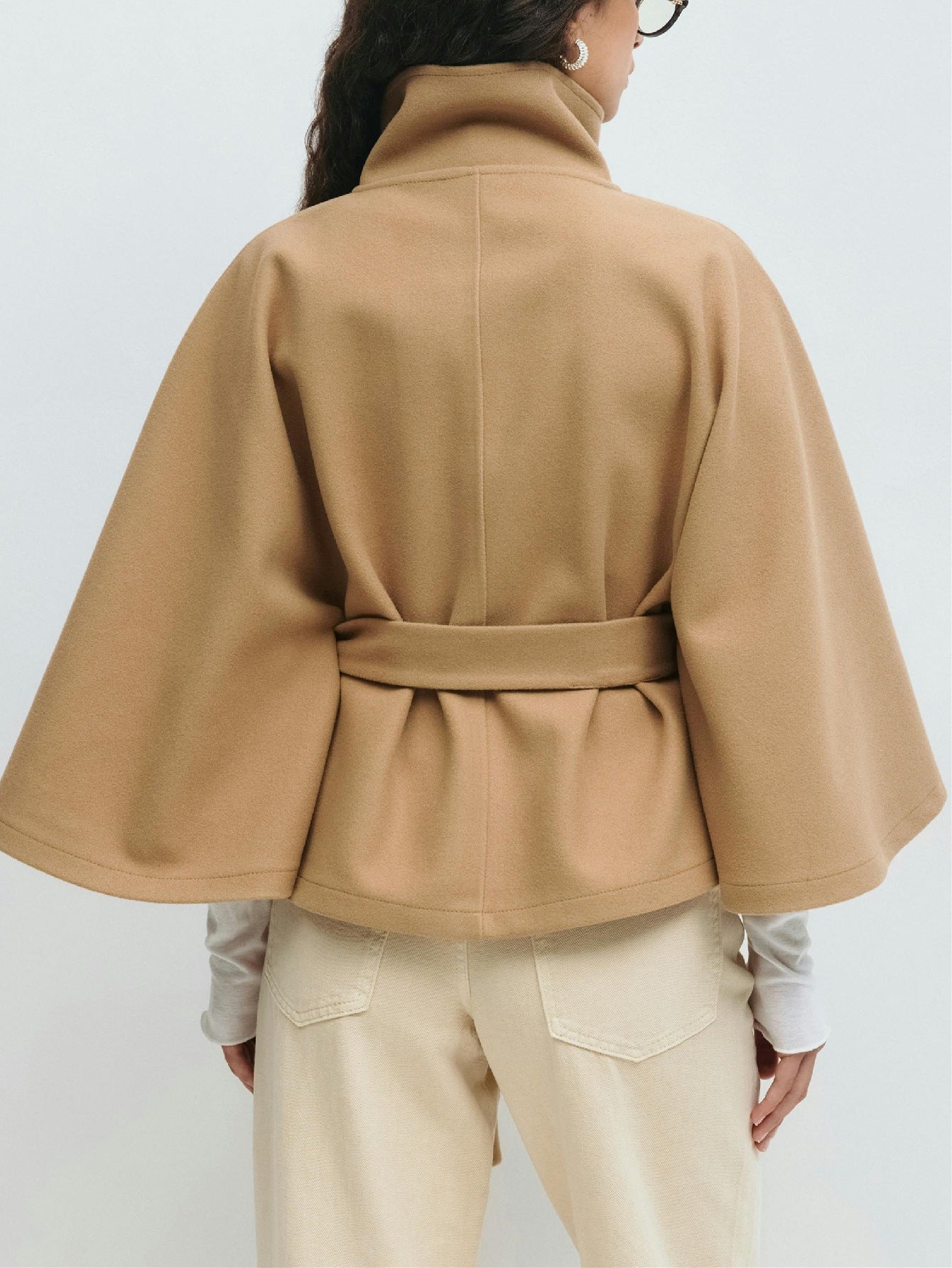 Elena-Cape-Mantel