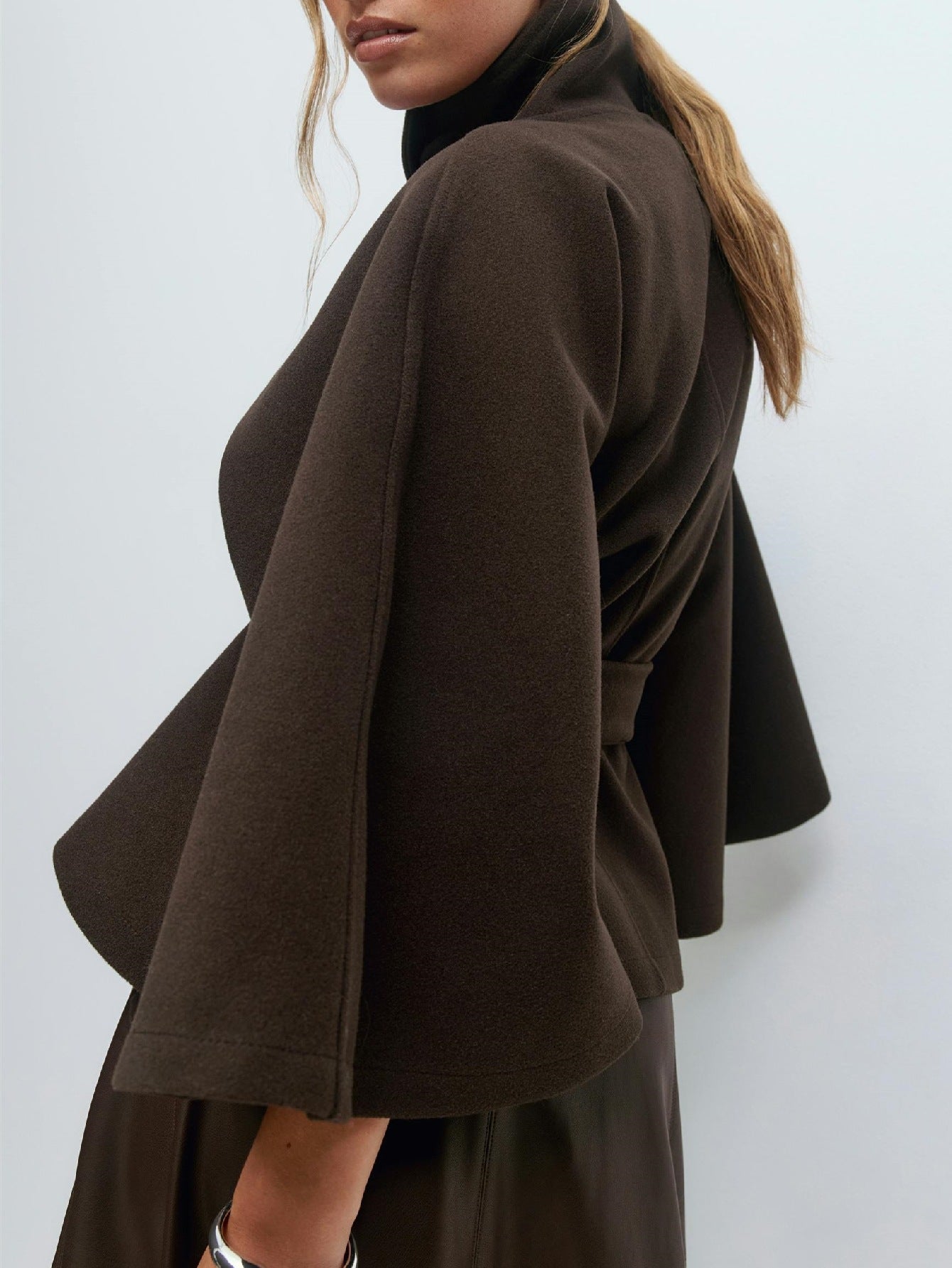 Elena-Cape-Mantel