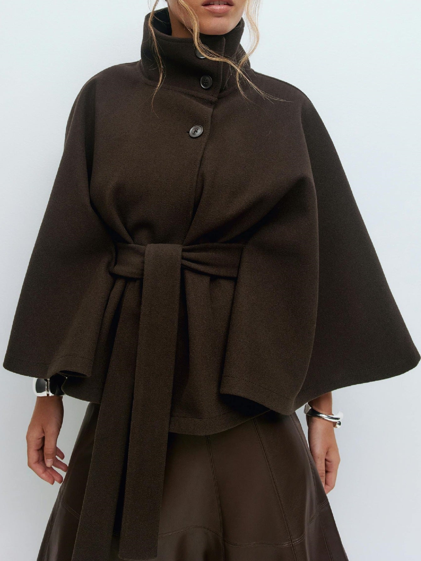 Elena-Cape-Mantel